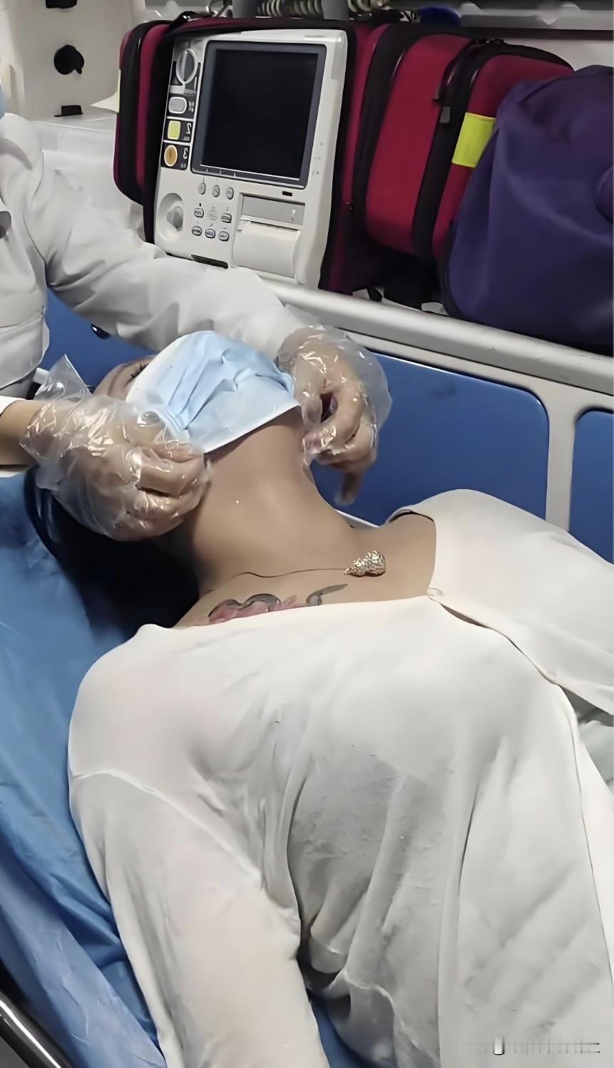 刷到这个热搜真的又气又心疼。一个姐妹和男朋友在一起整整8年，结果发现对方早就有别