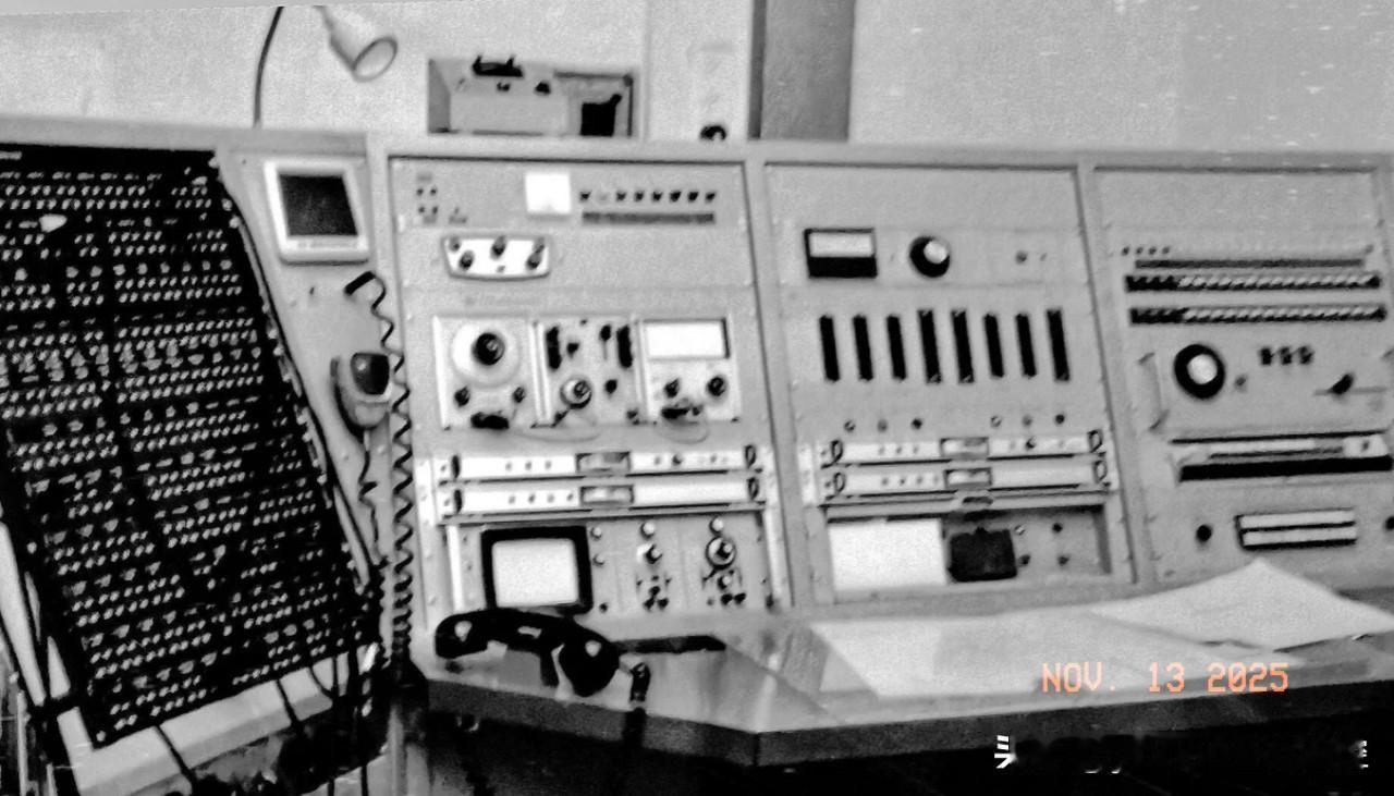 【以防长卡茨决定关闭陆军广播电台】
    以色列陆军广播电台11月12日首次发