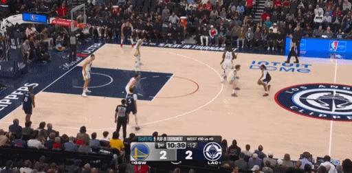 天崩开局！快船组合拳打得勇士找不着北！
在今天NBA附加赛快船对阵勇士的第一节比