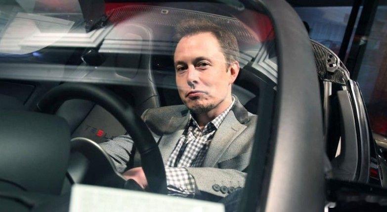 马斯克喊话欧盟批准特斯拉FSD马斯克今日在社交平台X上发文称，“正在等待荷兰监管