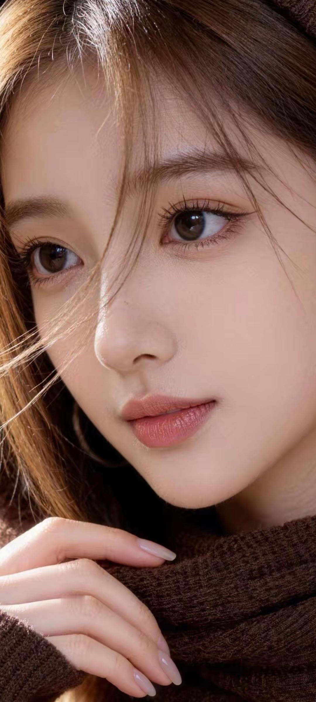 温柔眼眸，暖意融融，冬日里的暖阳。