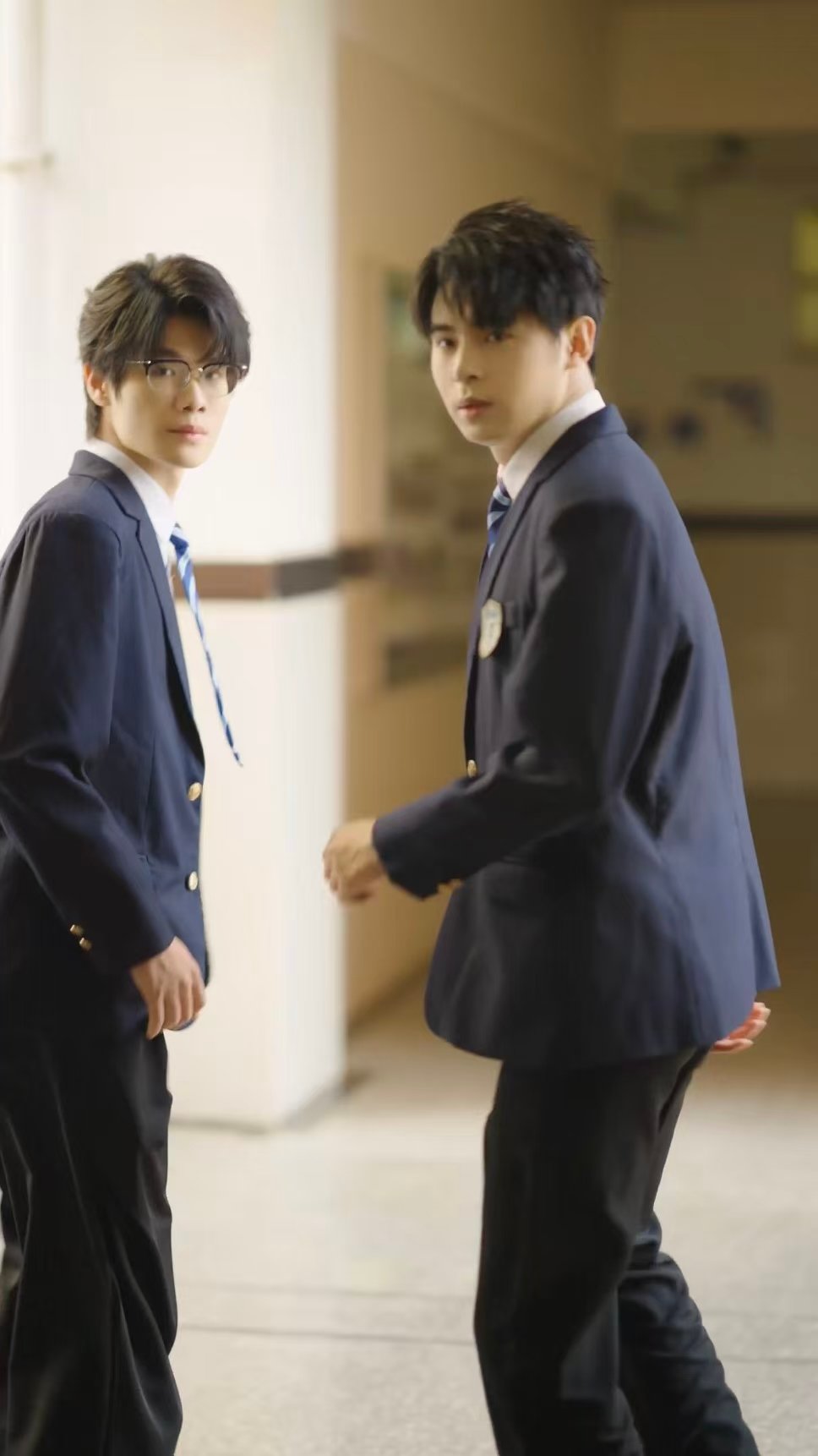 PEL短剧大结局 推开那扇门，前方是光，身后是并肩的兄弟。 