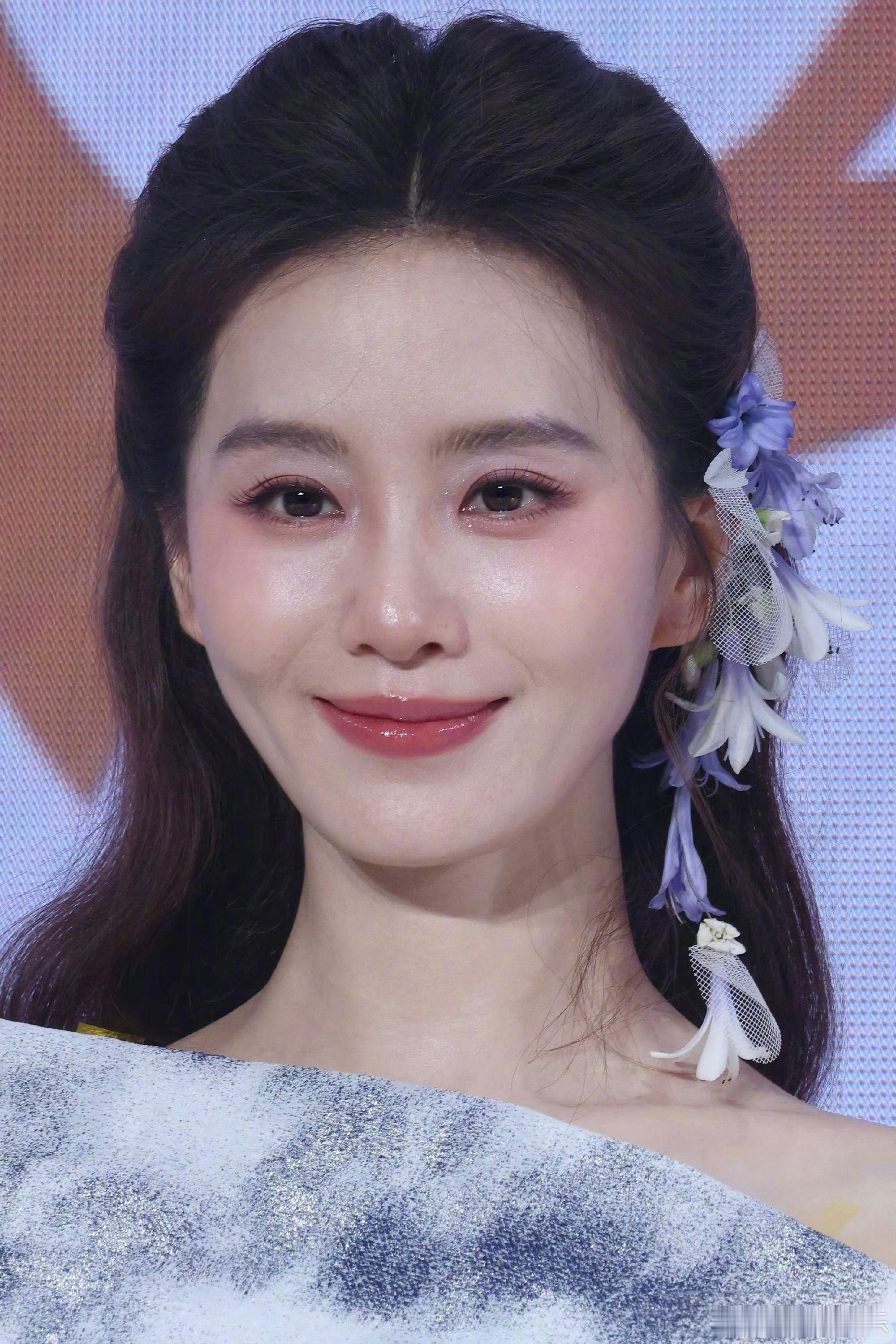 刘诗诗这是没忍住去打针了吧？不得不说效果是真好，前不久还在被群嘲断崖衰老没精气神