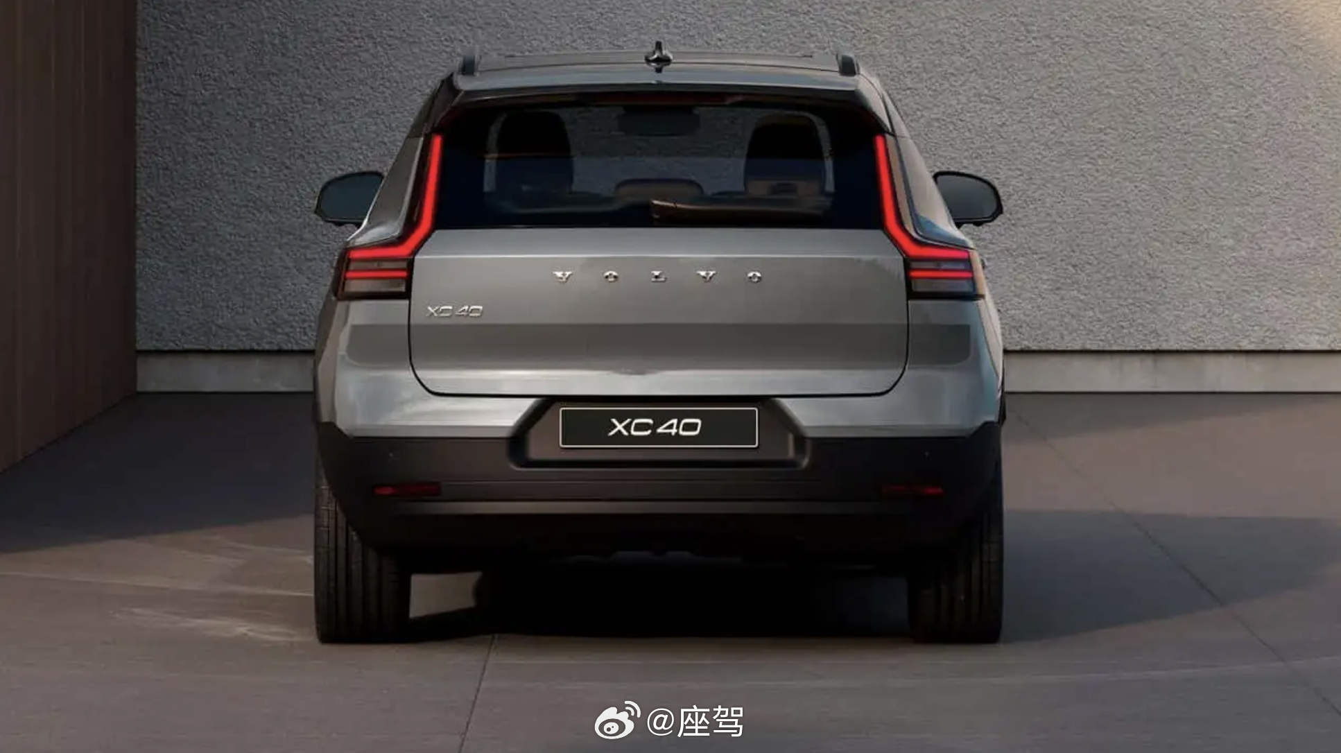 继旗舰 XC90 与主力 XC60 相继换新后，沃尔沃正式发布了旗下紧凑型 SU
