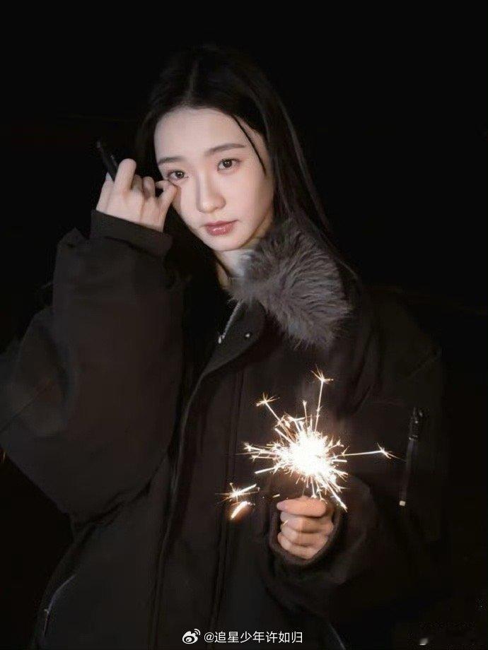 张艺凡美成大头贴 又被张艺凡的美貌击中了！这组海边照完美诠释什么叫“美成大头贴”