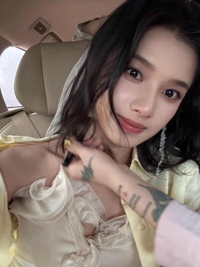 此女怎会如此美丽！ 