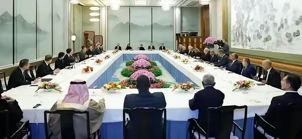 12月20号，阿拉伯联盟成员国一共22国的使节一起来找东大开会了。这个时候来找东