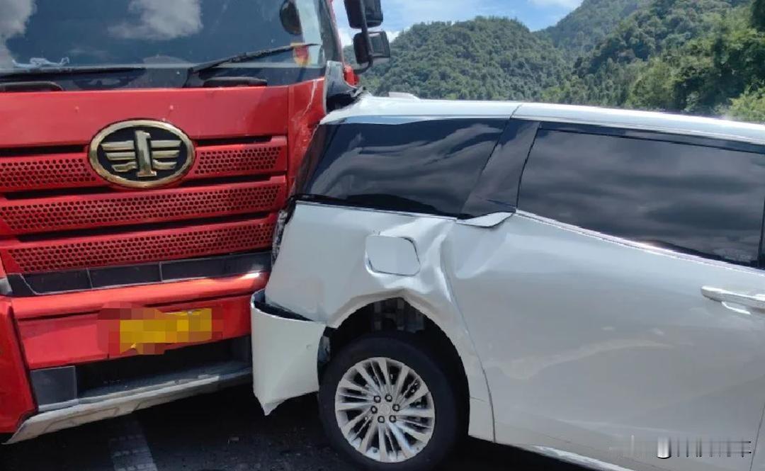 某想高管称，汽车成天谈论安全、动力和加速，没什么意思，还打比方说，这就如同盖楼总