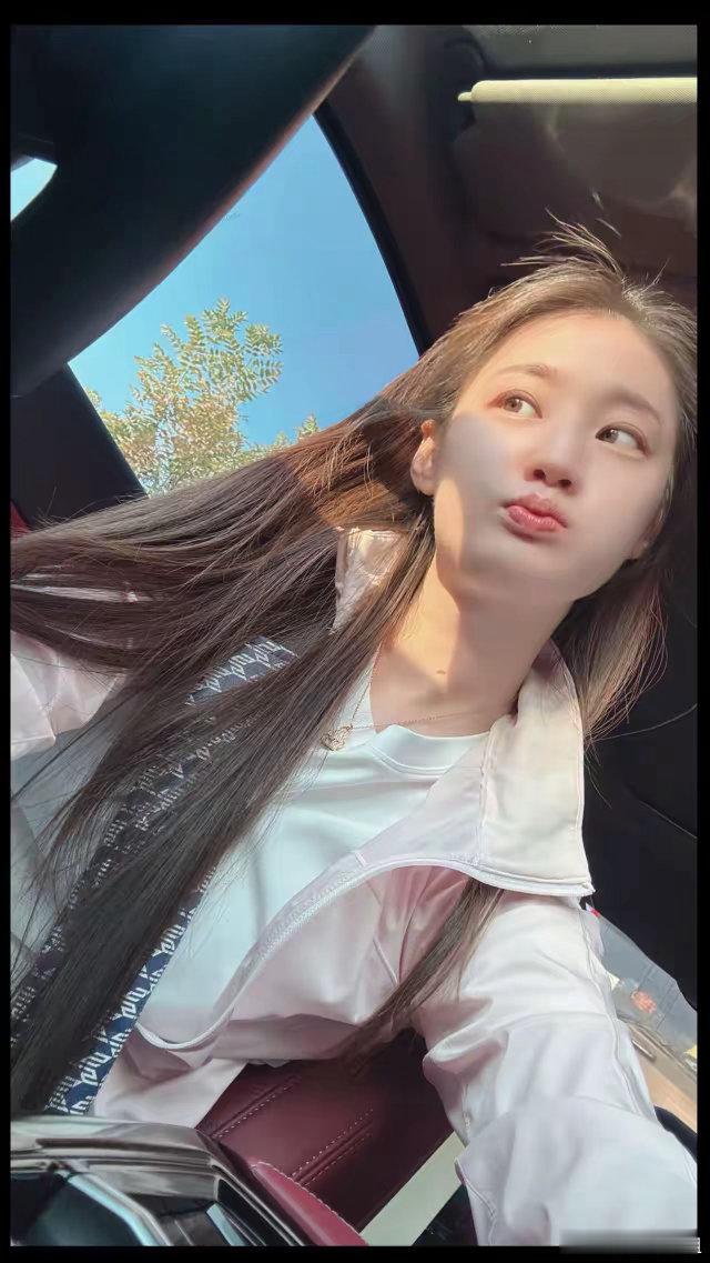 早盘跳水很容易吓走散户，尾盘又强势收回，典型洗盘走势。主升浪规律很简单：平台震荡