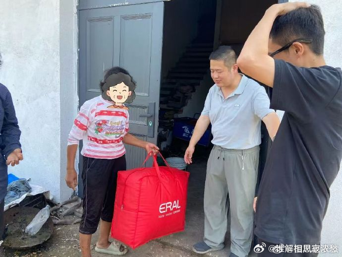在台州仙居看见助残路上最温柔的模样 浙江台州。近日，仙居县阳光义工协会在市县残联