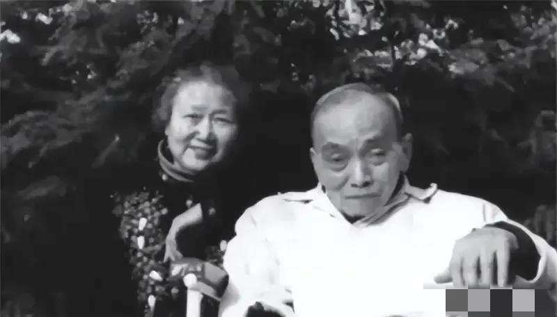 1949年，范纪曼被判死刑，行刑前一天晚上，他以肚子疼为由上厕所，准备越狱，到了