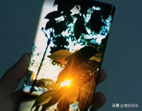 2026年还在用15 Pro Max的人，到底在想什么？