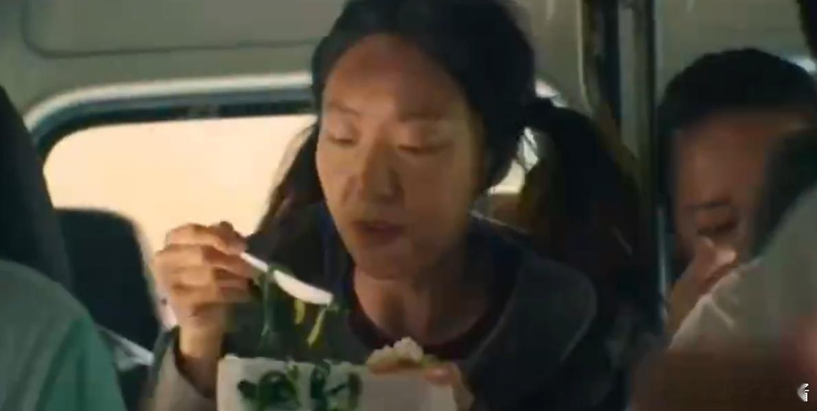 鄂靖文从喜剧闯进悬疑赛道  白夜追凶续集《白夜破晓》开播，鄂靖文出现在其中，像是