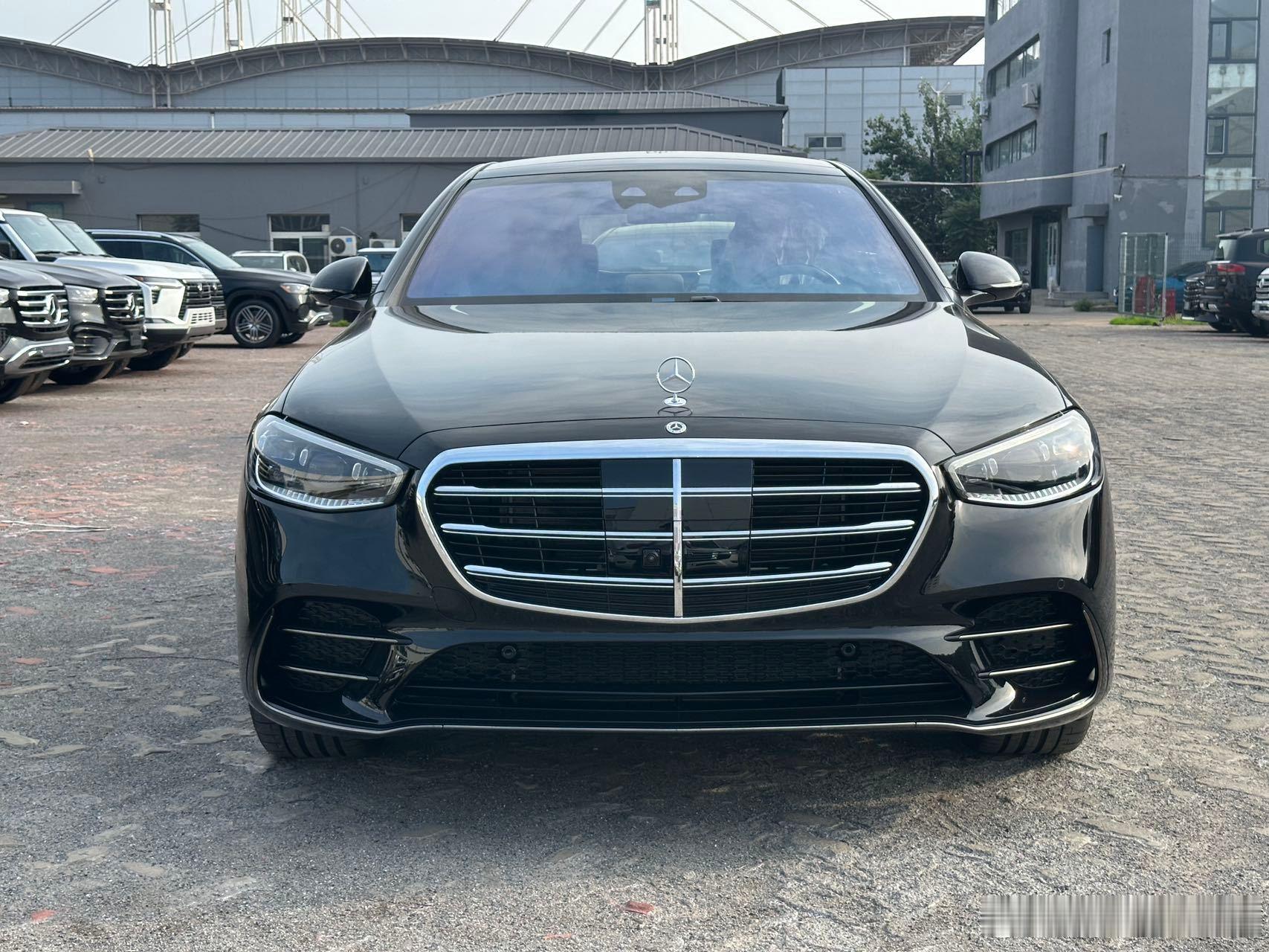 平行进口 S500 基本上算是小满配价格报价160万，我觉得含豪车税150万差不