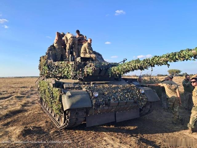 乌克兰陆军第5机械化旅的Leopard 1A5坦克。 ​​​