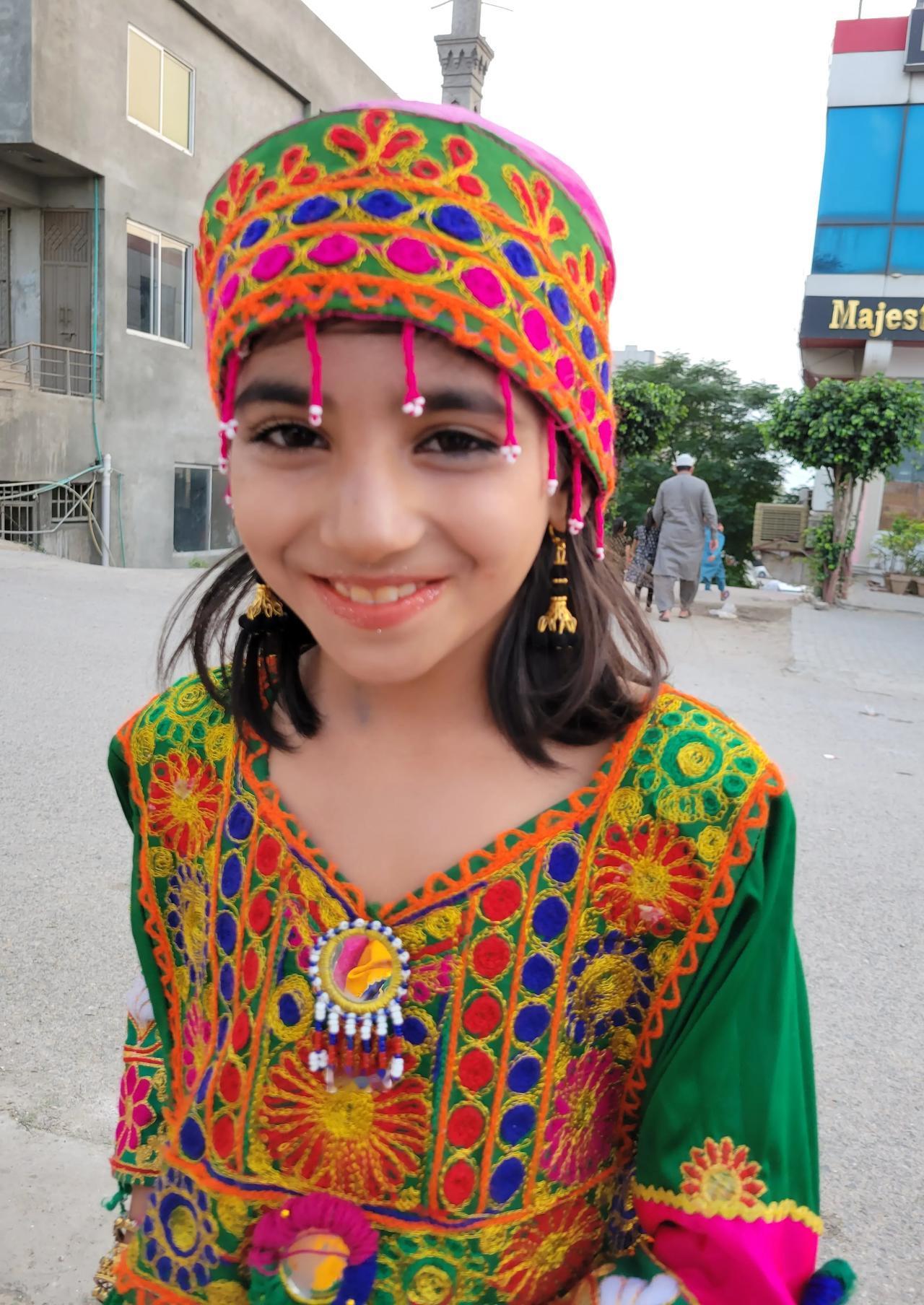 巴基斯坦的民族服装也太美了吧
#巴基斯坦# #我的海外日记#