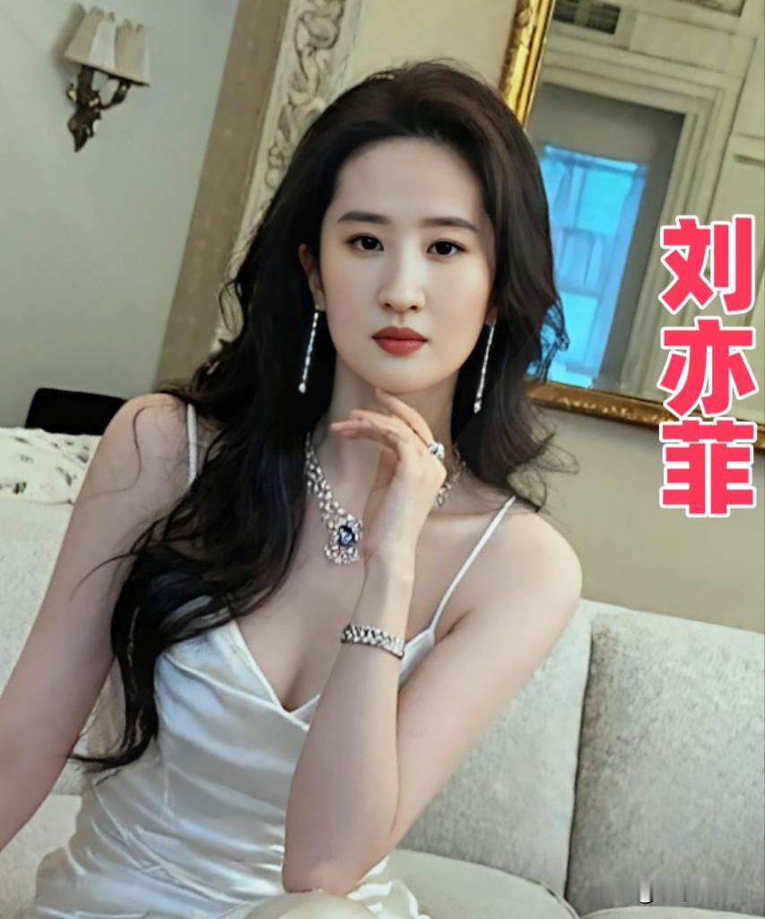 刘亦菲白色造型惊艳绝伦气质优雅性感妩媚让人眼前一亮  女明星 气质女明星