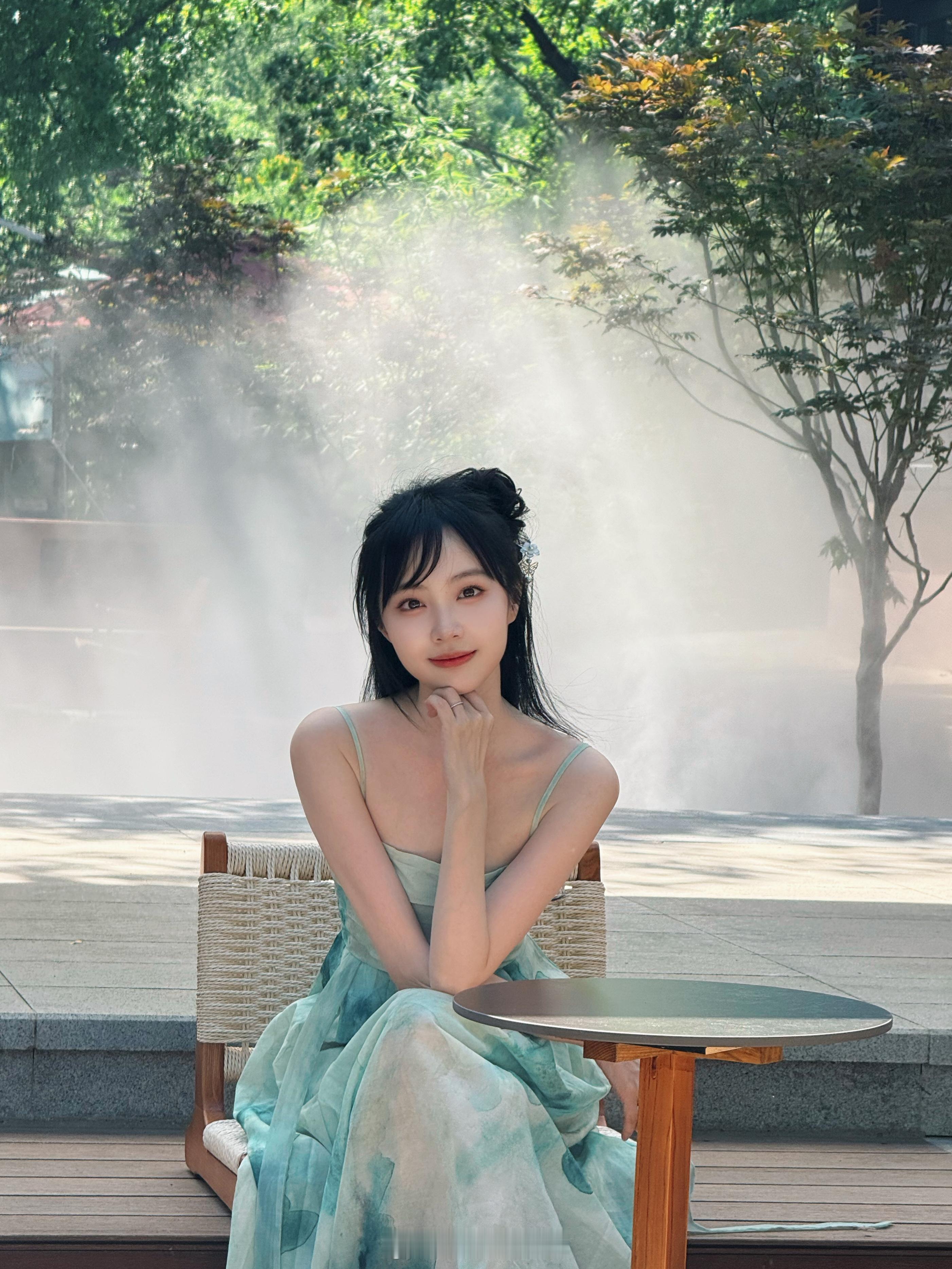 夏日午后的光有了形状💛  ​​​