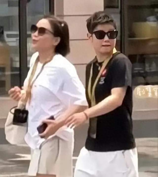 孙颖莎成“任”家宝贝！双重任姓保驾护航，和陈清晨跨界双向拜师