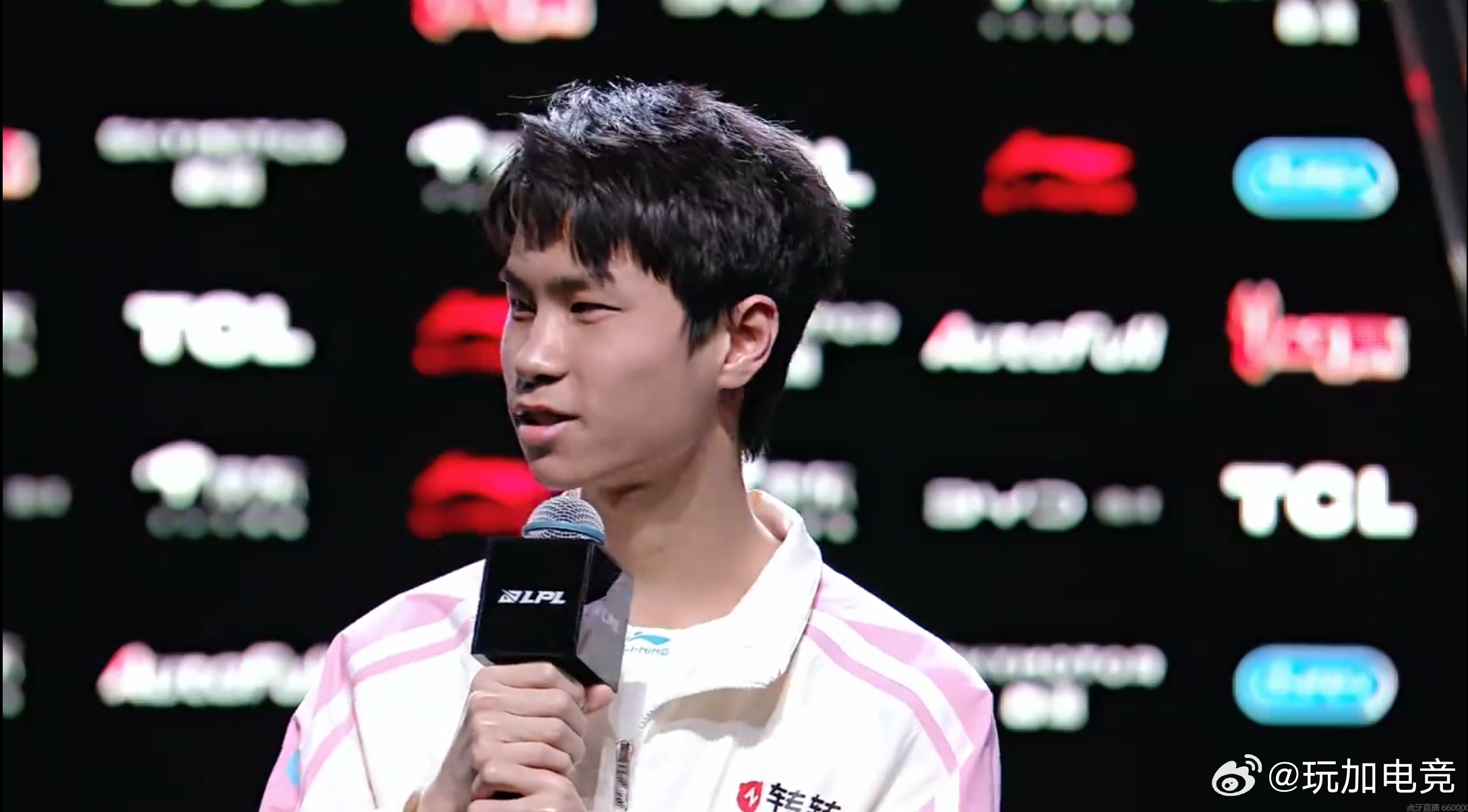 Wenbo：哥哥们让我去单带，他们说正面不需要我，我也很相信我的队友wenbo我