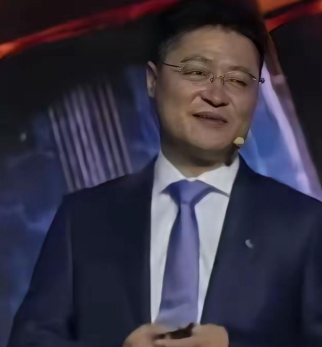 真是皇帝不急太监急。
现在社会，有钱就有面子。这家伙坐到了一定位置，又是这种德行