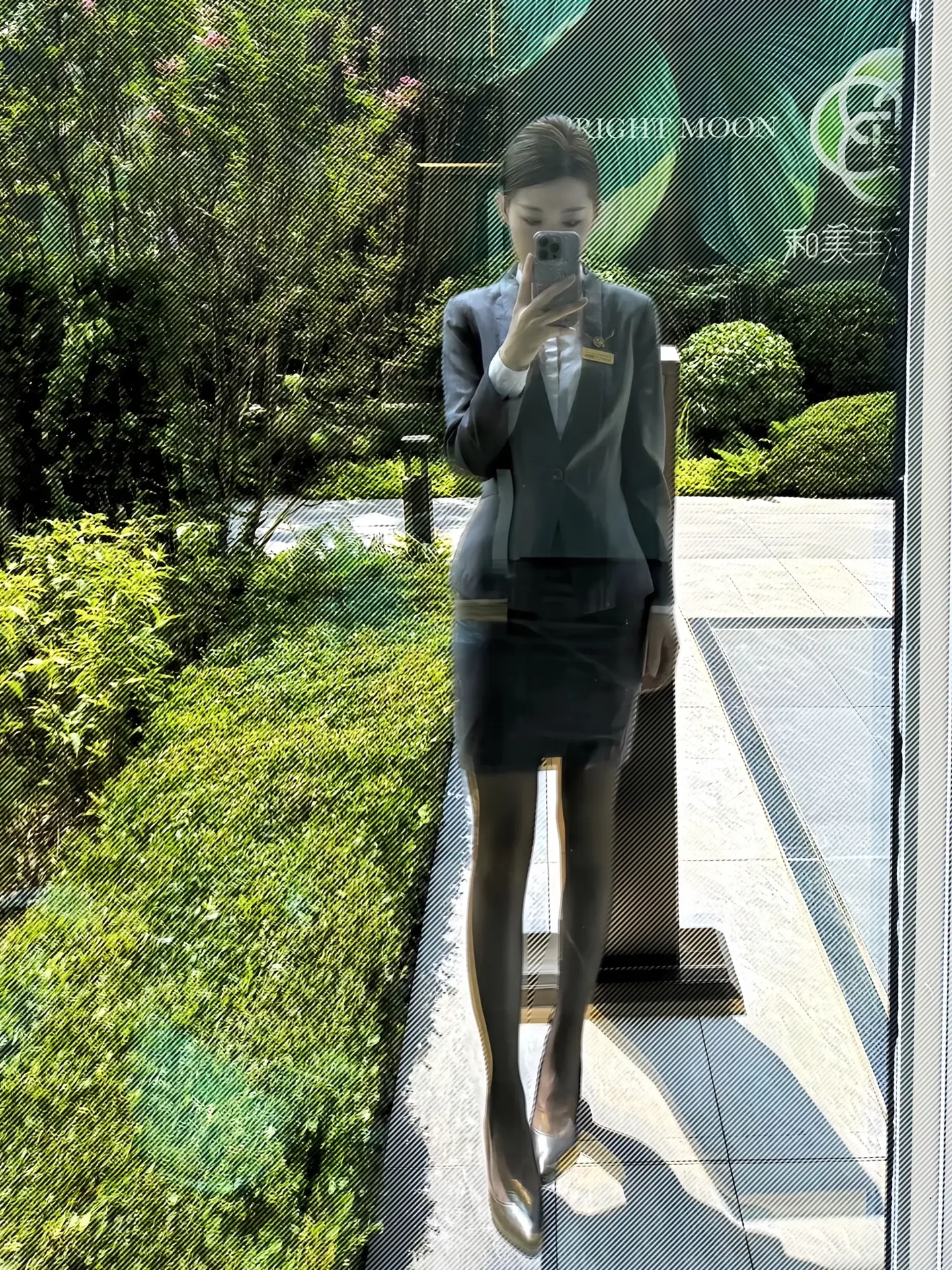 案场真的很累😭虽然看起来穿的漂漂亮亮 在漂漂亮亮的地方上班 也只要做...
