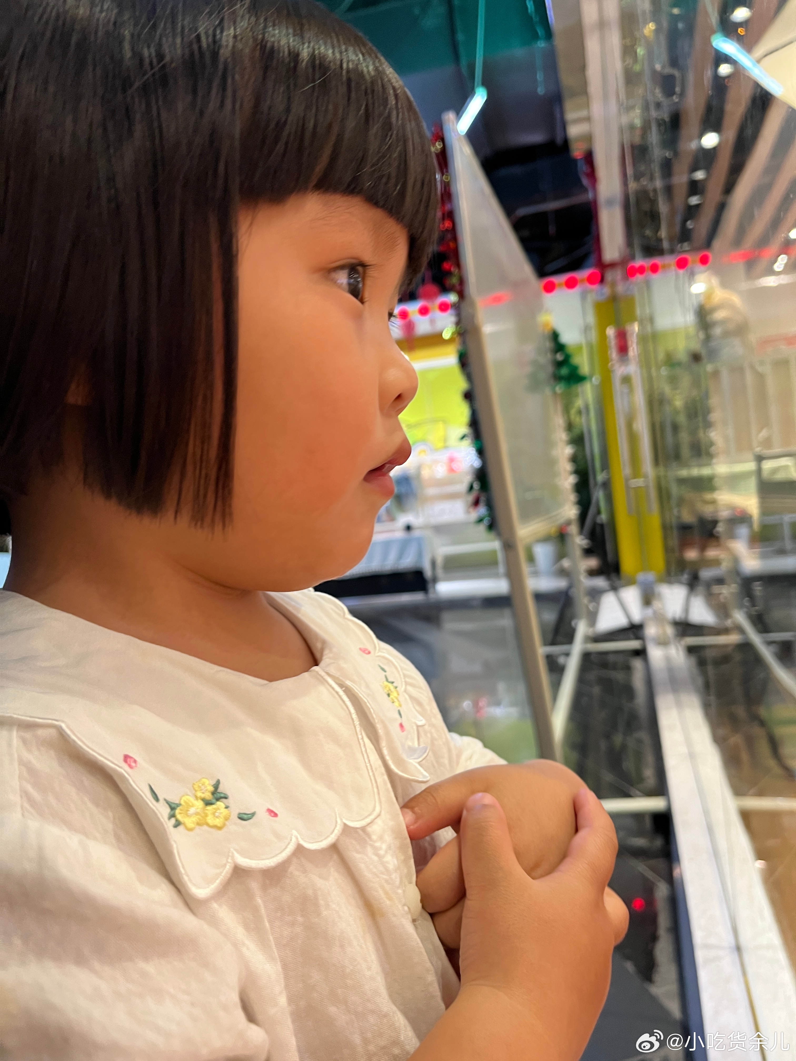 我都想回家了，昨晚在大姑姐那里聊到12点才回来，早上8点又叫我起床，好困。柠宝不