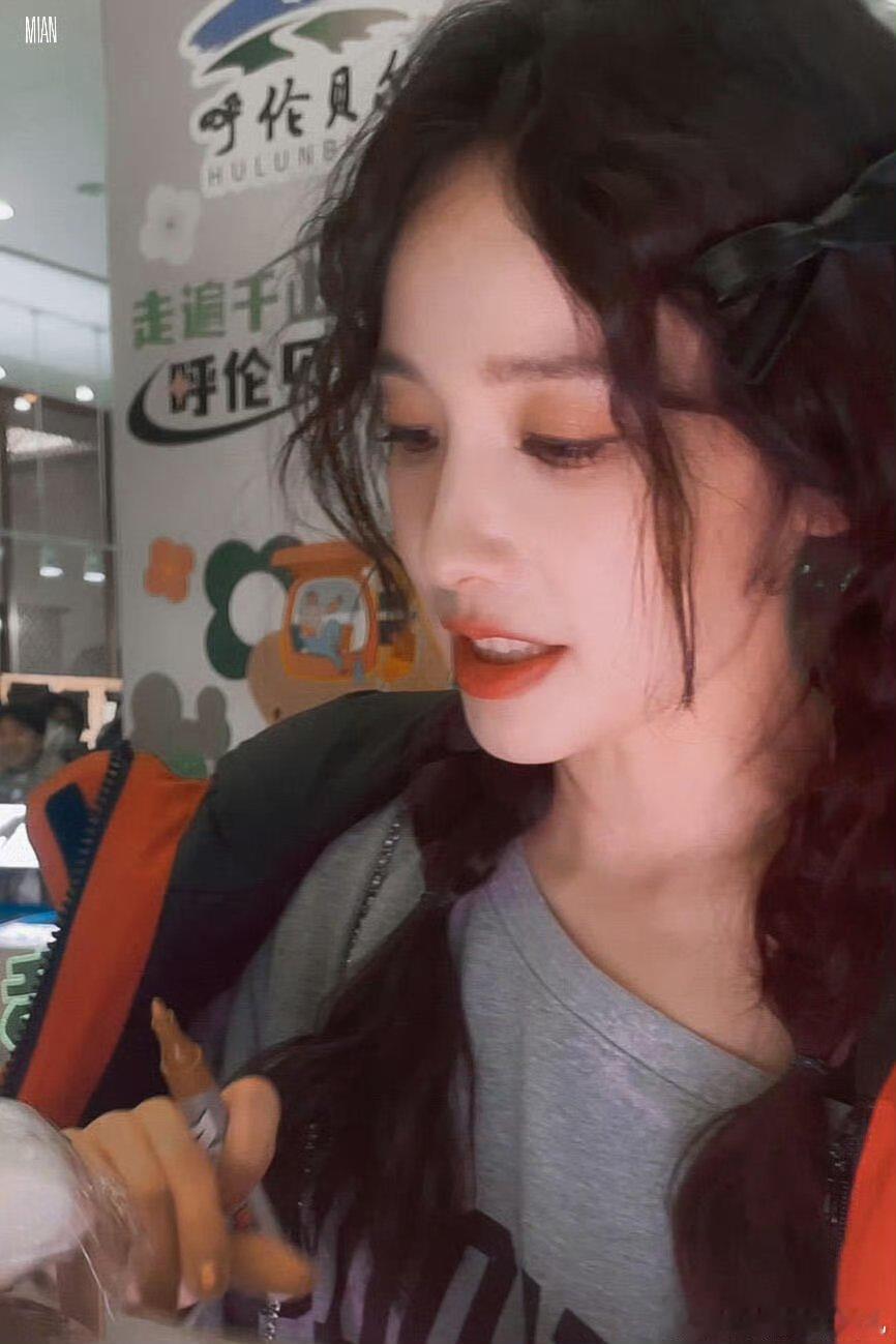 想谭薇的风还是吹到了呼伦贝尔乘风2025年度席位争夺直播赛乘风2025比起“惊艳
