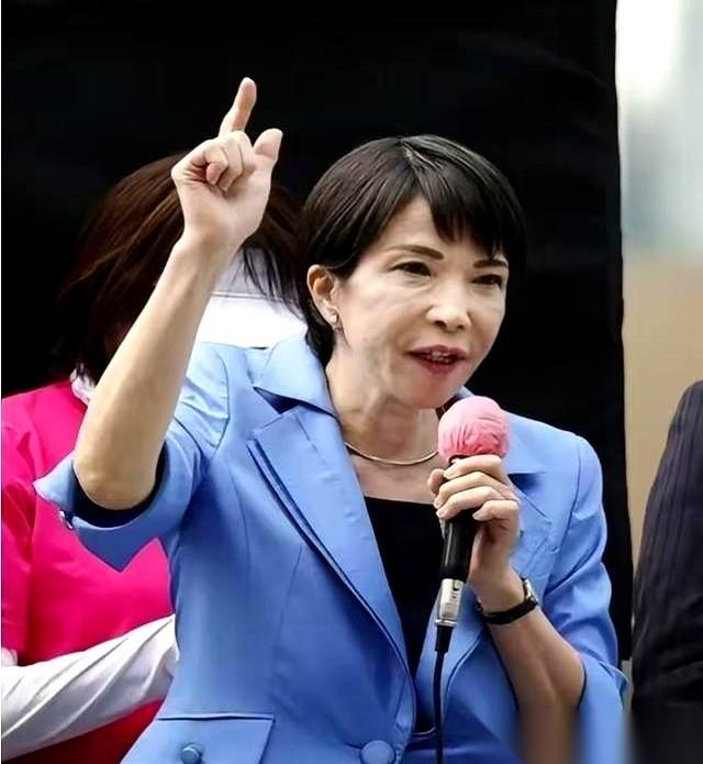 电报都没发一封。
祝贺？不存在的。
就四个字：我们注意到了。
这事儿真有点意思。