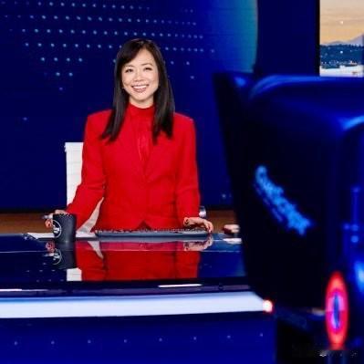 白宫记者协会主席姜维佳今天发文说：“我与特朗普总统一同抵达白宫，总统目前正准备召