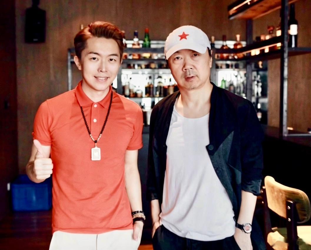 “精彩合照时间”之……朋友特别多的老崔。 
