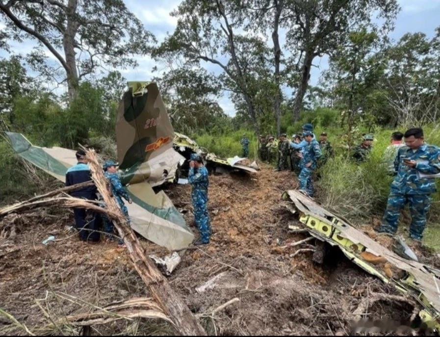 俄乌冲突 昨天，越南空军摔了一架雅克 - 130 教练战斗机，飞行员成功弹射逃生
