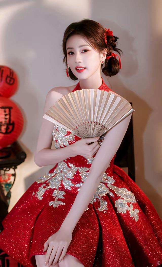 白鹿算是比较受主流认可的流量花！赵露思，虞书欣至今都没上过央视春晚，她俩的口碑确