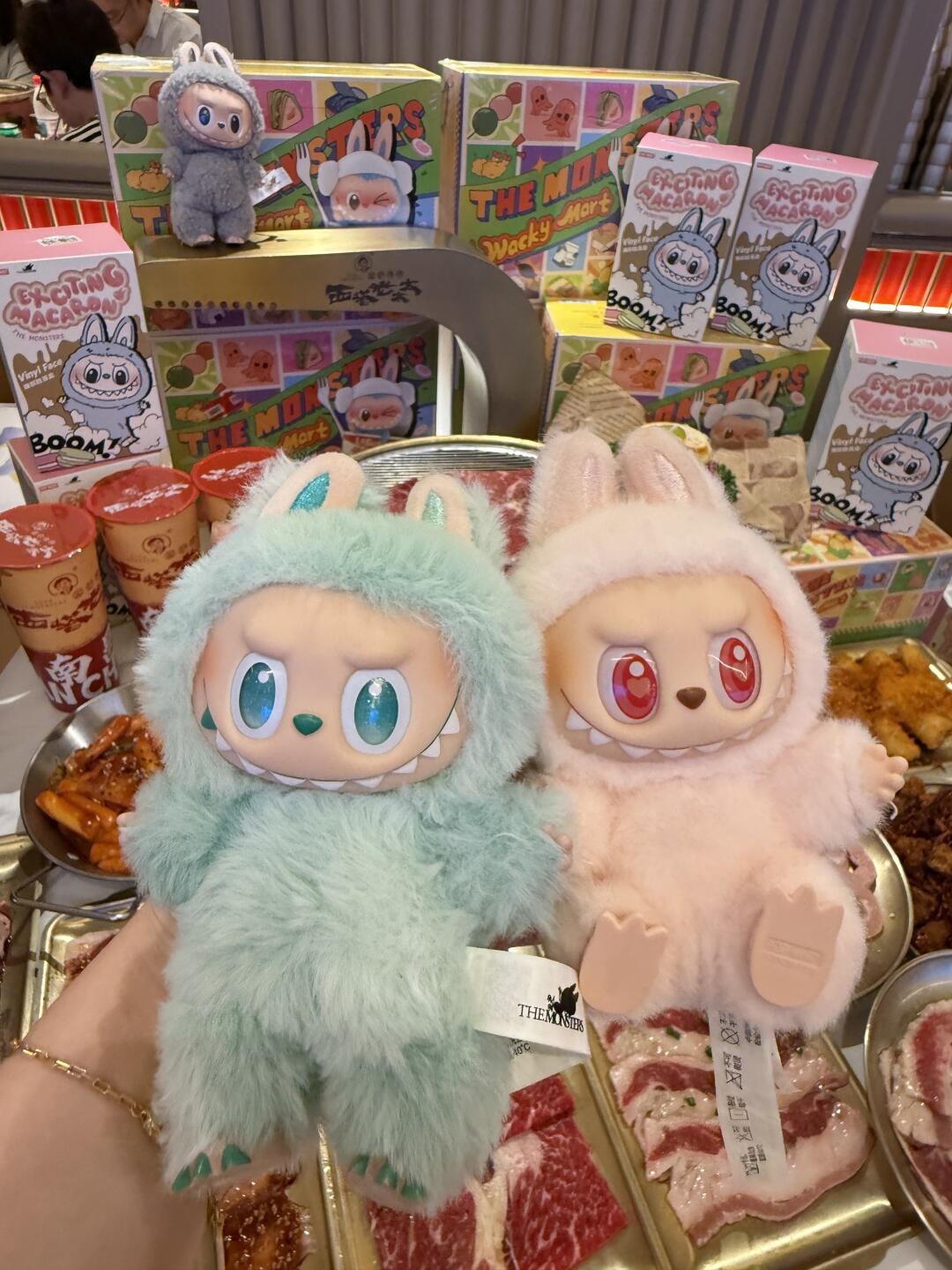 吃烤肉居然能抽labubu！！！