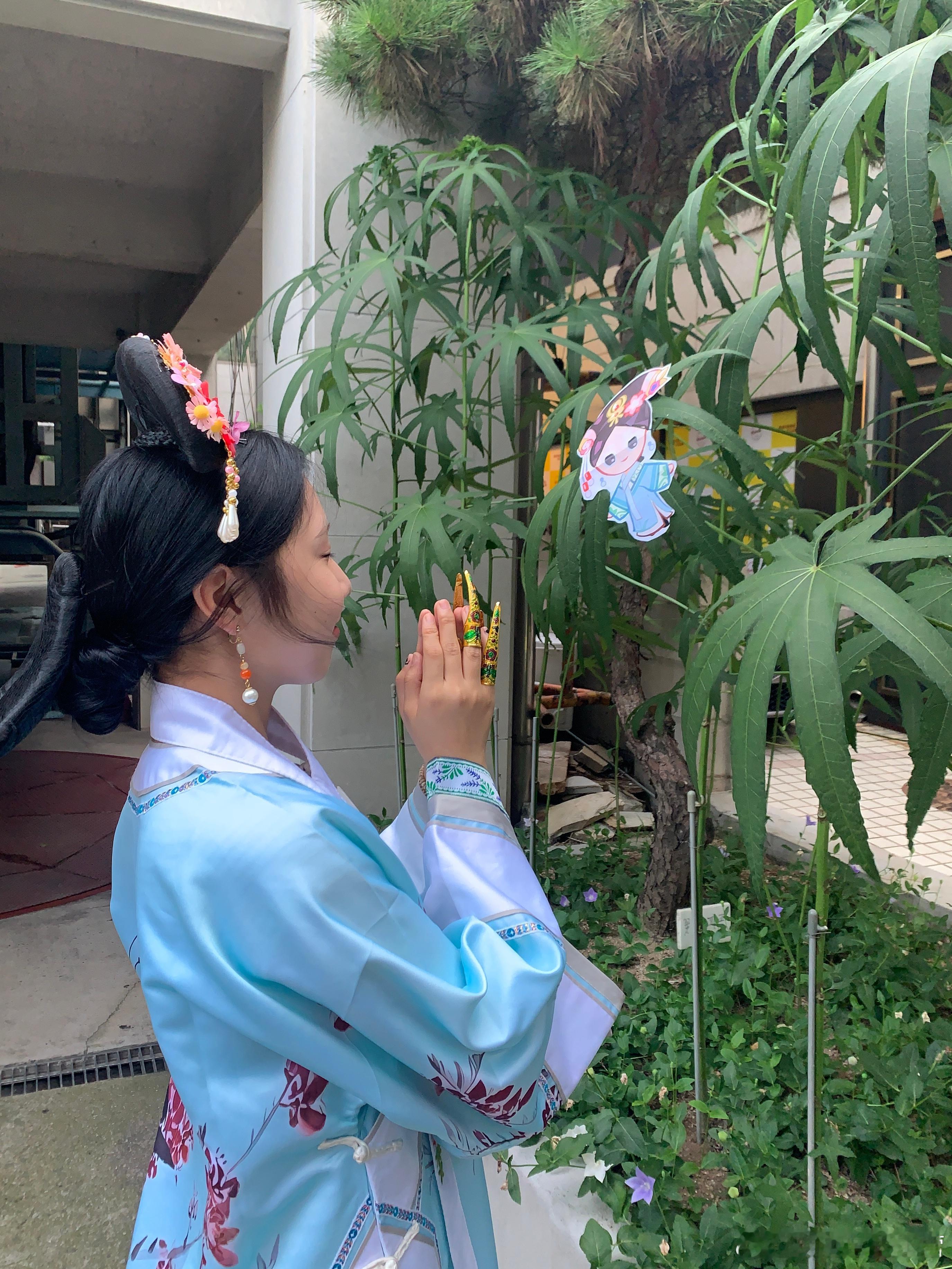 #甄嬛传火到了韩国游戏圈#笑死，原来甄嬛挂小像已经成为新型打卡方式了吗，都渗透到