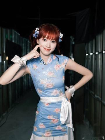 黄灿灿 不完美但勇敢的少女英雄 她不是完美无缺的女神，而是那个在风雨中依然昂首阔