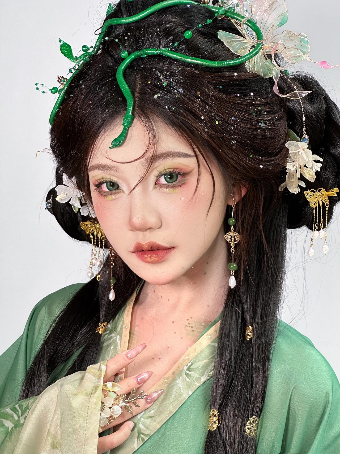 成都三位数青蛇妆造也太值了吧