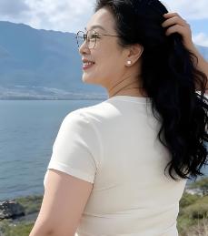 一位身材管理师说得很透："女人过了五十，体重在120斤左右，才是真正的好状态，不