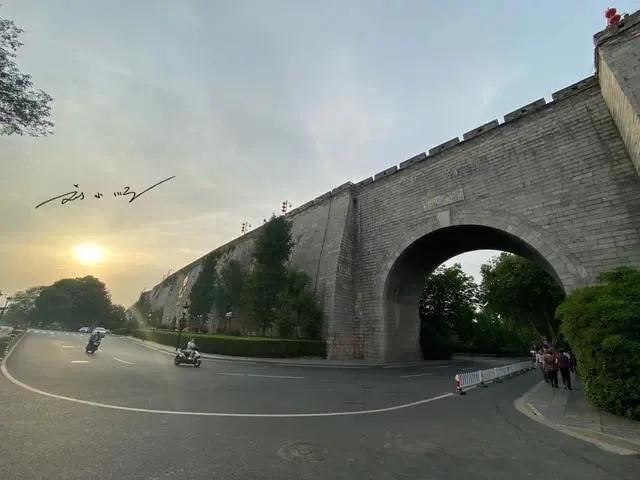 南京举世闻名，但南京的简称是什么？估计很多外地人都回答不上来？

这里是刘小顺的
