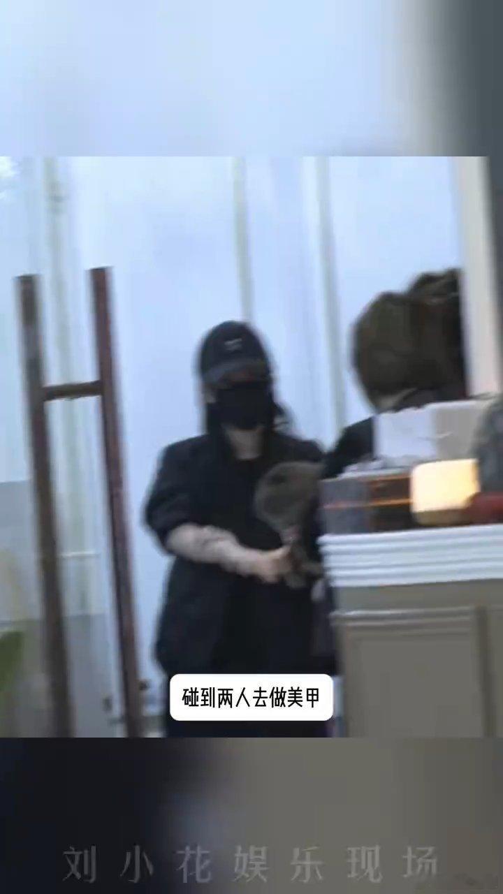 阿娇皇甫圣华做美甲真的 