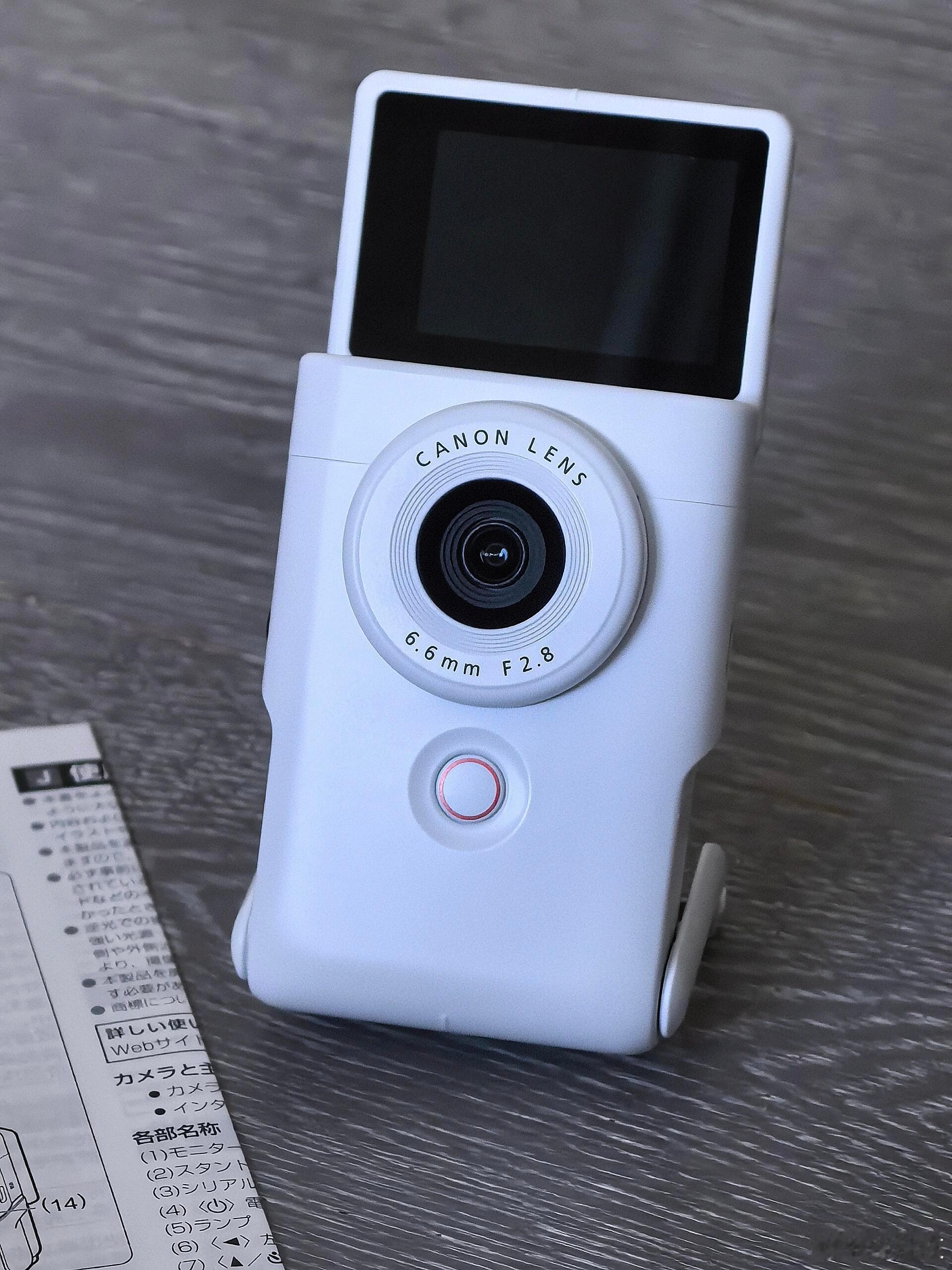 佳能V10✅配件: 完全不用买配件。✅肤色: ！！！这对vlog生活日常记录极为