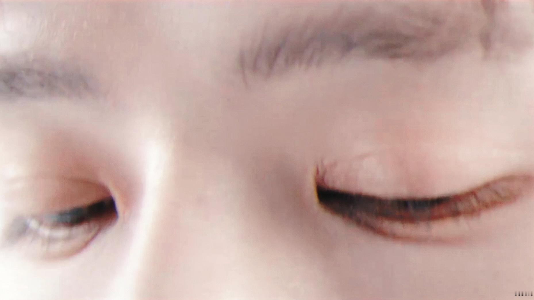 好漂亮的琥珀色瞳孔🥹 