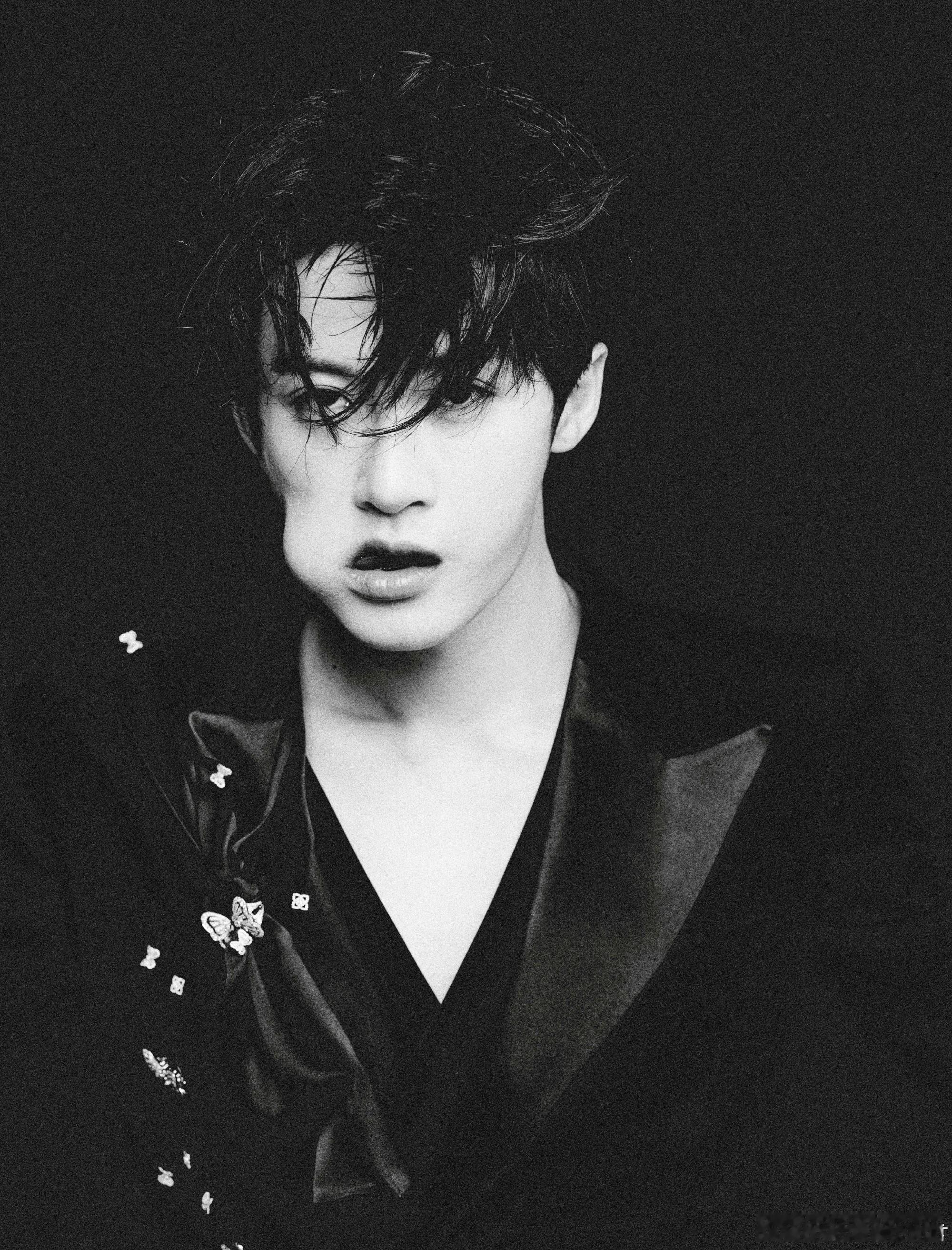 檀健次星光大赏第一个发出发图檀健次星光大赏第一个发出发图，好帅 