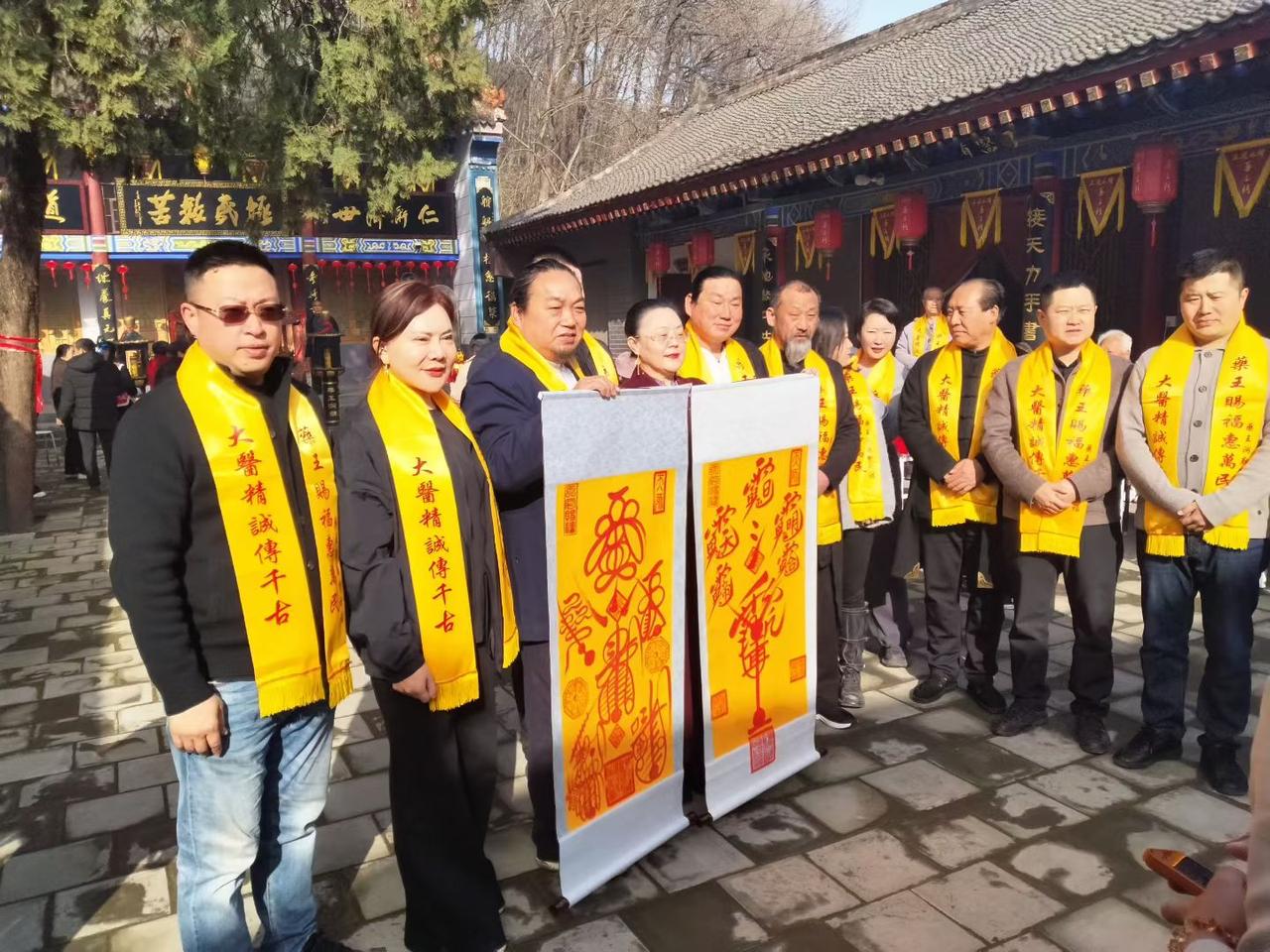 二月二龙抬头，铜川药王山庙会可太热闹啦！这可是国家级非遗、关中有名的老庙会，每年