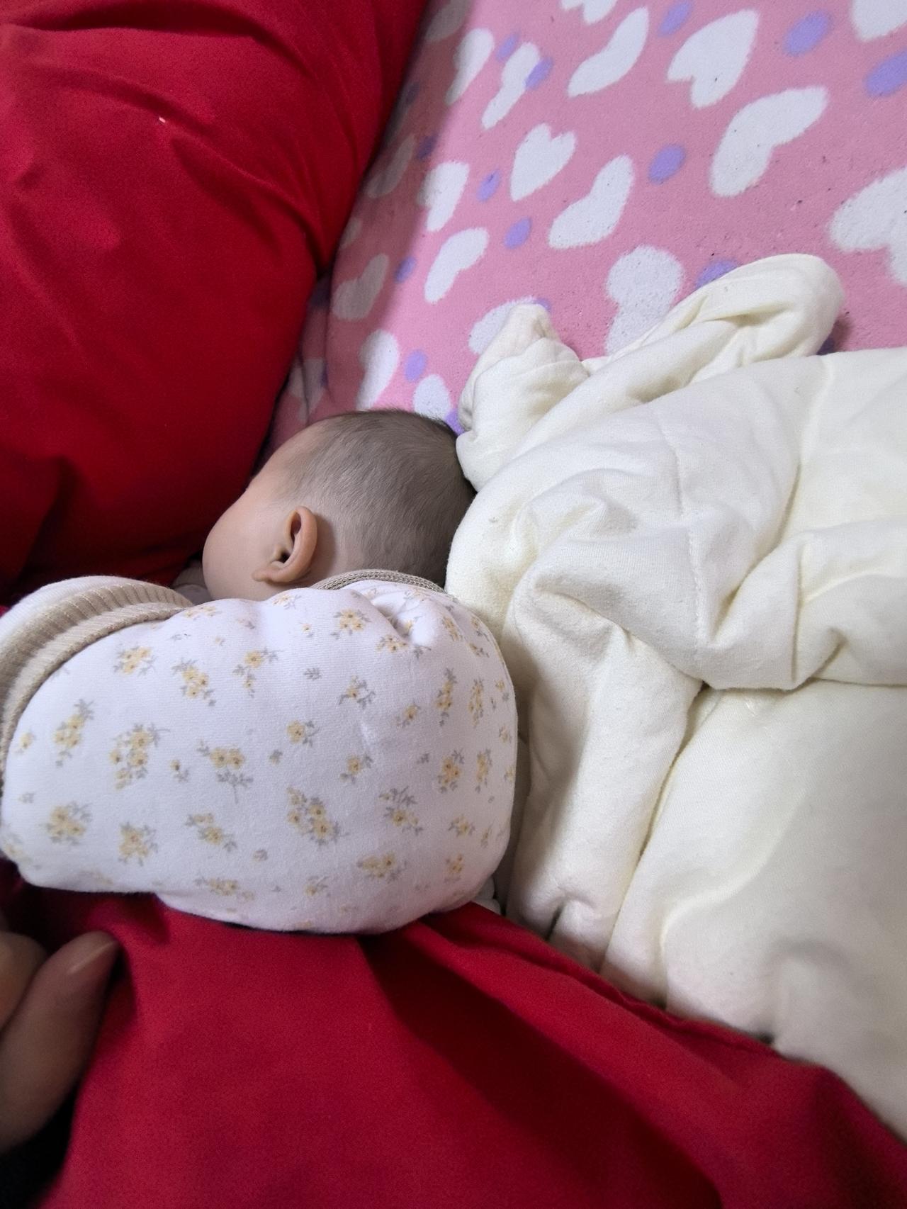 一天天睡觉睡这么早，早上五点就醒[我想静静][我想静静][我想静静]五点不到就起