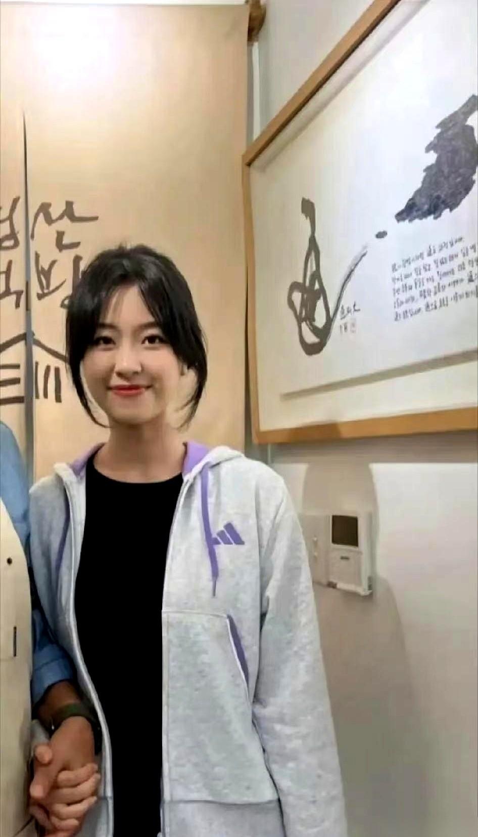 机票买好了。新工作敲定了。连回国后要买点什么小玩意儿，都跟姐姐在视频里嘻嘻哈哈地
