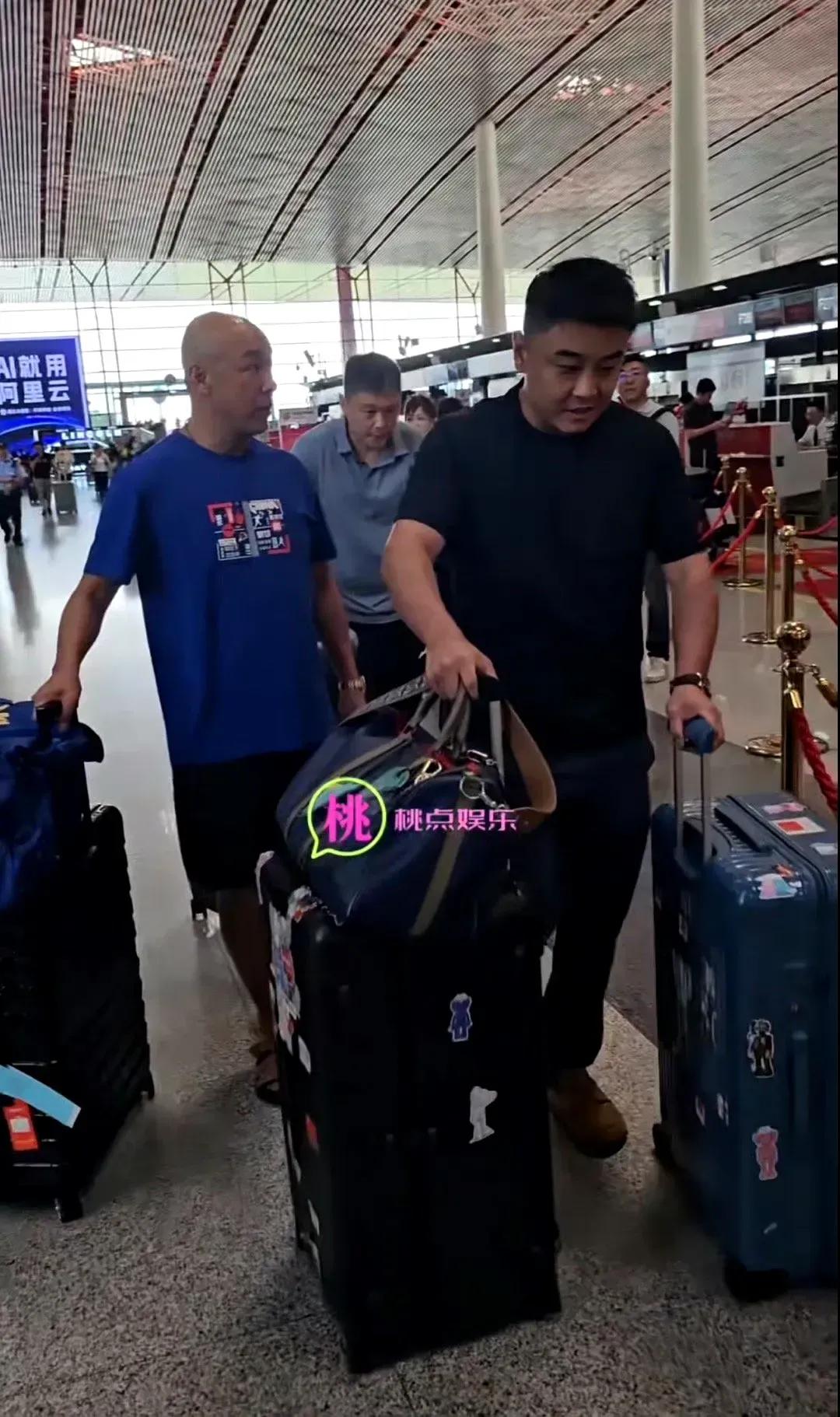 8月14日今天下午，国乒团队出发瑞典大满贯比赛，团队12日刚从日本横滨回来，还没