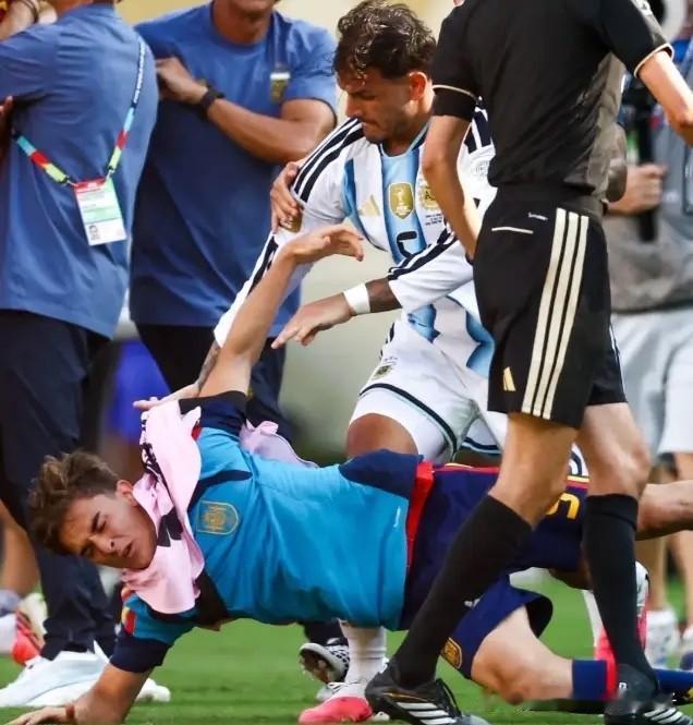 如何评价这次世界杯？不如说如何评价因凡蒂诺带领的FIFA
就像这张照片一样，混乱