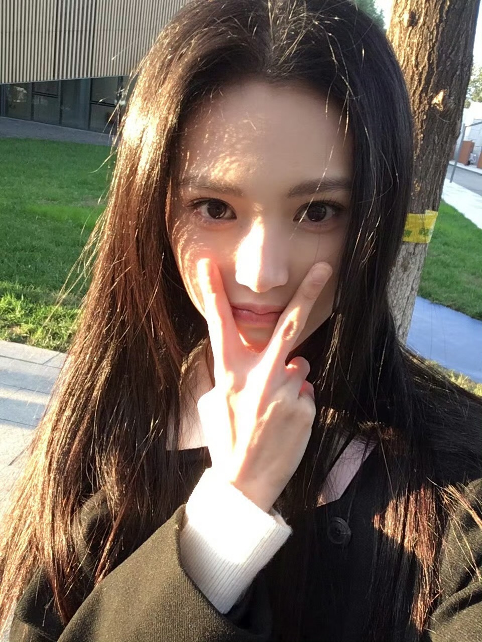 沈羽洁[超话]  一个怼脸很美萌的小女子 ​​​