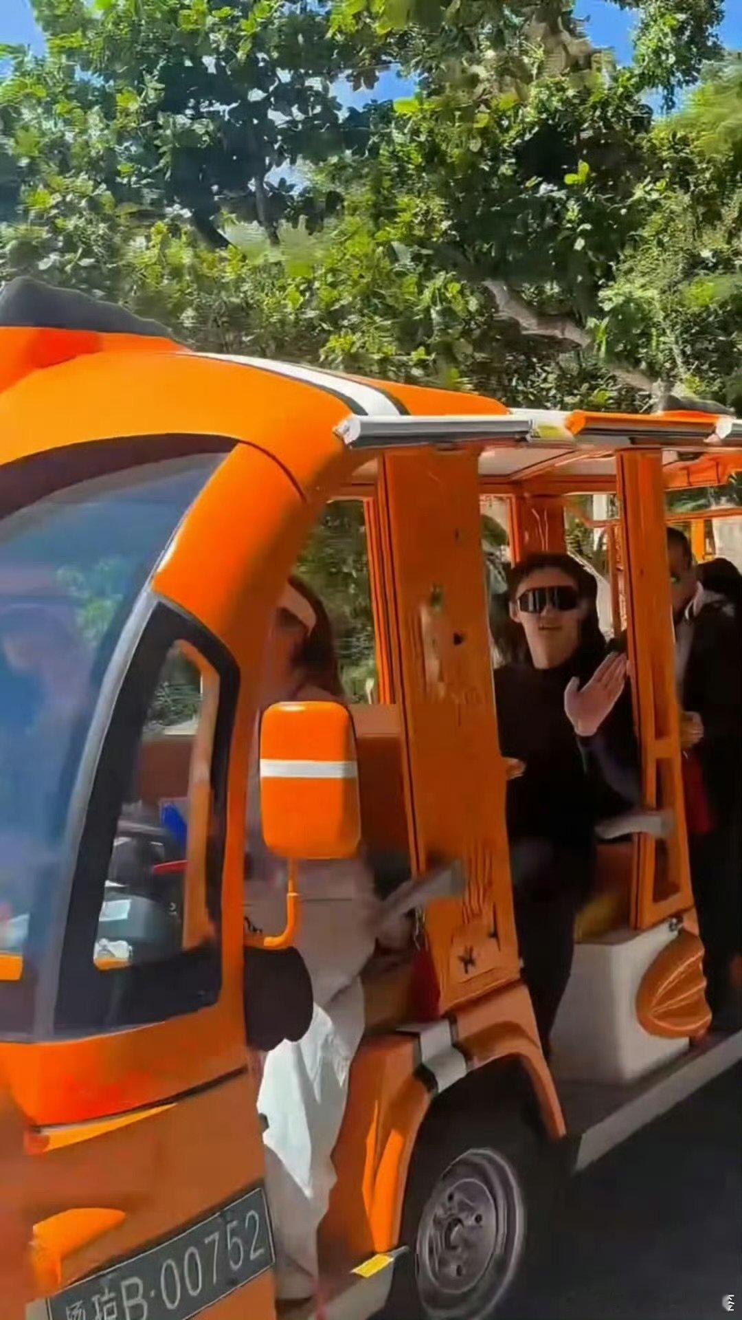 黄景瑜这就不用工作留痕了吧哈哈哈哈黄景瑜这个路透，本人可别看 